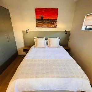 a bedroom with a large white bed with two pillows at Bonnie Doon Luxury Studio in Bunkers Hill