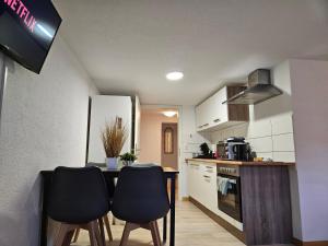 a kitchen with a table and chairs in a room at Apartment in Vaihingen an der Enz - Ensingen in Vaihingen an der Enz +9 photos
