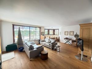 a living room with a couch and a table at Minerva in Farchant