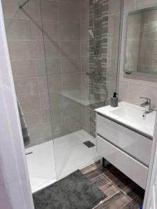 Gallery image of Fully equipped, independent apartment in Marles-en-Brie