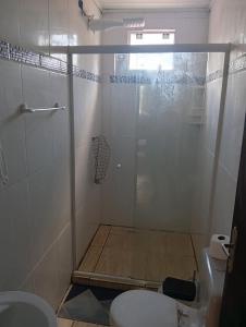 a bathroom with a shower with a toilet in it at Hospedagem estação in Morretes