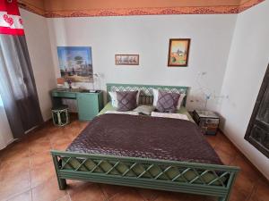 a bedroom with a green bed in a room at Pension Reuss - Hotel garni in Erfurt