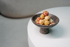 a bowl of food sitting on top of a toilet at Evergreen Health Longevity Residence in Kehidakustány