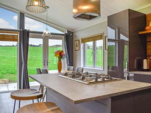 a kitchen with a large island with a stove top oven at Whitey Top Country Lodge in Pentridge