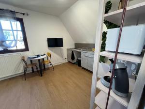 a room with a desk and a table and a room with a tablektop at L Atelier du Centre in Vendôme