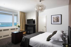 a bedroom with a bed and a desk and a window at Brijuni Hotel Istra in Brijuni +42 photos