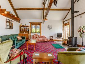 a living room with couches and a tv at The Barton in Launceston