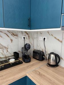 a kitchen counter with a blender and a toaster at Sea View Chic Apartment in Karianí