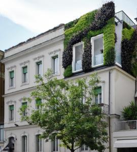 a building with green ivy growing on it at The B Place in Rome