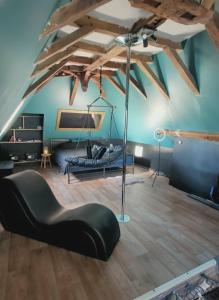 a living room with a black chair in the middle at Romantic love room house in Aix