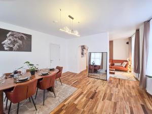 a dining room with a table and chairs in a room at Suite Design Balnéo - Lit King size - Garage privé in Tournai