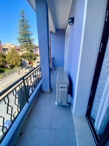 a balcony with a trash can on the side of a building at Rooms Domu Ajo in Monserrato