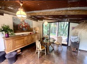 a dining room with a table and chairs at La mandarine in Ramatuelle +1 photo