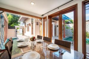 a dining room with a table and chairs at Prima Villas Chalong Phuket in Chalong