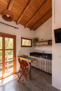 a dining room with a table and a sink at Casa Teiú in São Sebastião