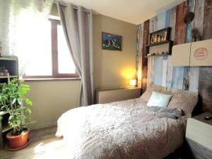 a bedroom with a bed and a window at Nayri HOUSE Самоков,село Доспей in Dospey