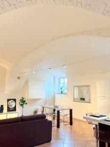 a living room with a couch and a table at Dimora Faglietto in Rivarolo Canavese