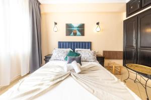 a bedroom with a large bed with a bow on it at Studio en plein centre-ville, LE CENTRAL in Casablanca