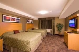 Woodlands Inn & Suites