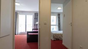 a room with a bedroom with a bed and a window at Virginia N309 2P4 in Grasse