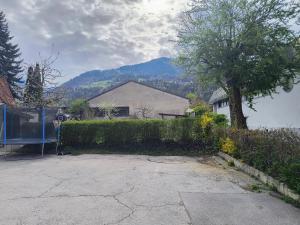 a yard with a fence and a tree and a house at Apartment Alpenblick Lienz in Lienz