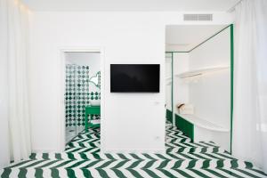 a living room with a green and white floor at Palazzo Sant'Elena in Anacapri +67 photos