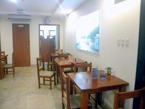 Um restaurante ou outro lugar para comer em Hotel Onix Gold