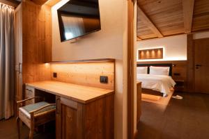 Llit o llits en una habitació de Hotel Fil Da Mont 37 fotos més