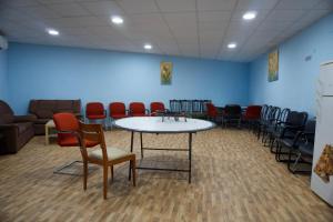 a waiting room with a table and chairs at Retiro Gastro-Rural in Moratalla +57 photos