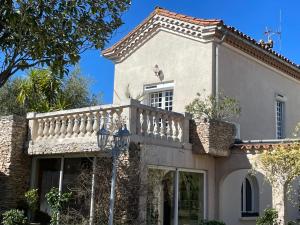 a house with a balcony on top of it at La Closerie in Laredorte +95 photos
