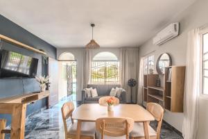 a living room with a table and a couch at Oz Residence Beach Two-Bedroom Apartment & Free Parking in Los Botados