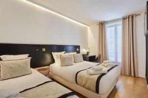 Postel nebo postele na pokoji v ubytování Hôtel Eiffel Rive Gauche