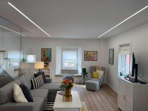 a living room with a couch and a table at Casa de Saudade - Refúgio junto ao mar in Paço de Arcos +62 photos