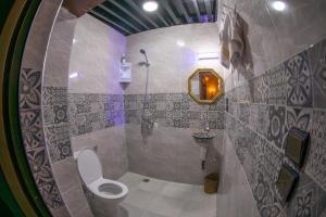 a small bathroom with a toilet and a sink at Dar Chbili Fès in Fez
