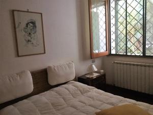 a bedroom with a bed and a window at Mariella domus intero appartamento in bifamiliare in San Vito