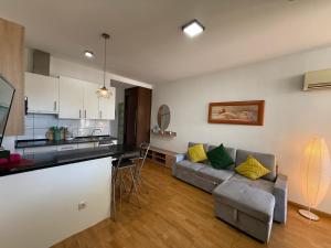 a living room with a couch and a kitchen at Villaverde light & terrace in Madrid