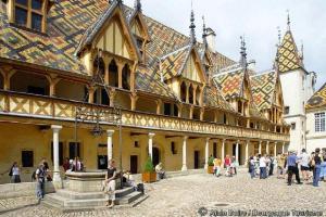 a group of people standing outside of a building at Maison calme à Beaune in Beaune