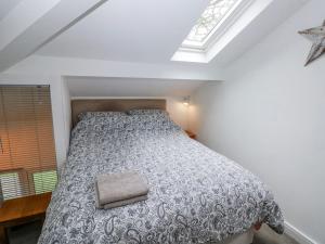 a bedroom with a bed and a window at Trelessy Lodge in Amroth