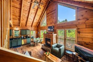 a living room with a fireplace in a log cabin at Getaway Cabin Loft Oasis Mountain View in Gatlinburg