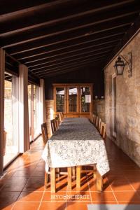 a dining room with a table and chairs at Quinta Anna Horvath in Vale de Cambra