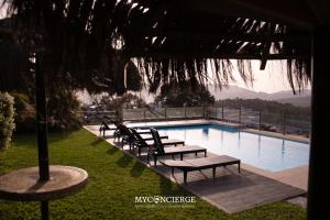 a group of benches sitting next to a swimming pool at Quinta Anna Horvath in Vale de Cambra