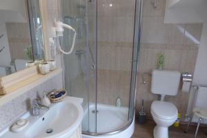 Koupelna v ubytování Tündérgyöngye Apartmanház