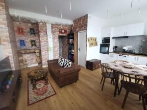 a living room with a couch and a table at Appartement dans l'univers Harry Potter in Rosporden