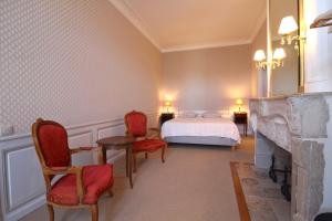 a bedroom with a bed and a fireplace at Chambre n2 Maison dHôtes de Charme in Maizières