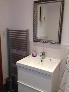 a bathroom with a white sink and a mirror at Ferienhaus Moselblick mit kostenfreien ÖPNV-Ticket in Ürzig