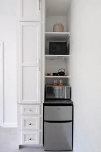 a kitchen with a counter and a microwave at Rivers End Guesthouse in Hope Bay
