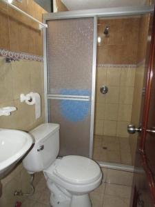 Koupelna v ubytování Hotel Navarra + 37 fotografií
