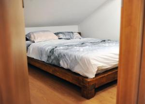 a bedroom with a bed with white sheets and pillows at Vikendica Danilo in Banja Luka