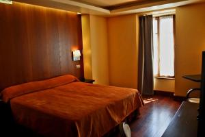 a hotel room with a bed and a window at Hotel La Casona de Lupa in San Juan de Piñera +18 photos
