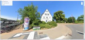 a white house with bikes parked next to a street at Elite-Apartment am Hauptbahnhof Celle mit Küche,Privat-Parkplatz,Waschmaschine und 5G WLAN für 6 Personen in Celle